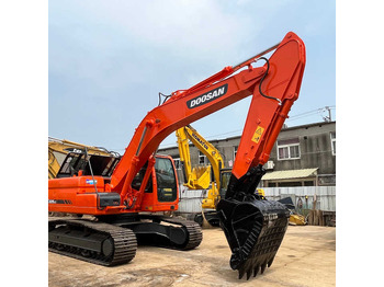 Bager goseničar DOOSAN DX225