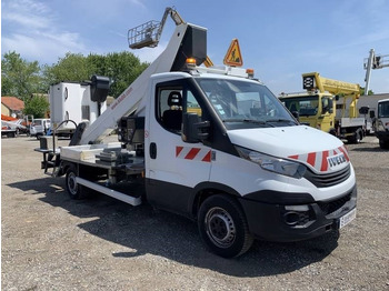 Dvižna ploščad montirana na tovornjak IVECO Daily