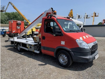 Dvižna ploščad montirana na tovornjak IVECO Daily