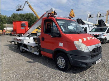 Dvižna ploščad montirana na tovornjak IVECO Daily
