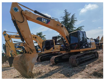 Bager goseničar 2020 Caterpillar 323D2L: slika 2
