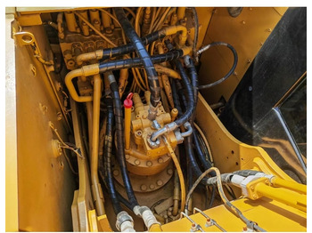 Bager goseničar 2020 Caterpillar 323D2L: slika 5
