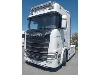 Vlačilec SCANIA S 520