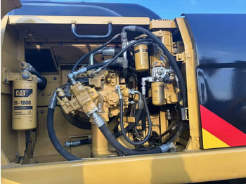 Bager goseničar CAT 330D: slika 5