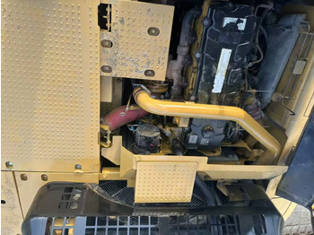 Bager goseničar CAT 330D: slika 2