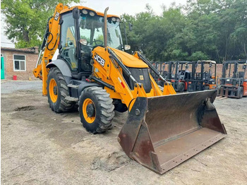 Bager na kolesih JCB 3CX