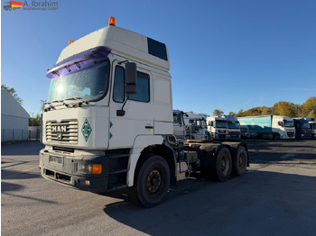 Vlačilec MAN 26.464