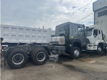 Vlačilec SINOTRUK HOWO