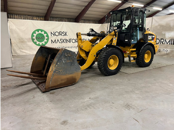 Kolesni nakladalec CATERPILLAR 908M