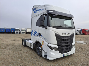 Vlačilec IVECO