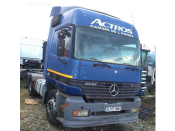 Vlačilec MERCEDES-BENZ