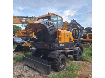 Bager na kolesih HYUNDAI