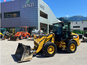 Kolesni nakladalec CATERPILLAR 908M