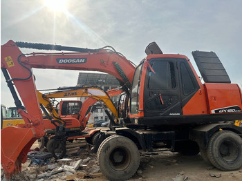 Bager na kolesih DOOSAN