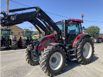 Traktor VALTRA
