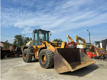 Kolesni nakladalec CASE