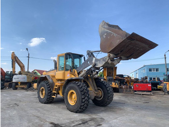 Kolesni nakladalec VOLVO L110E