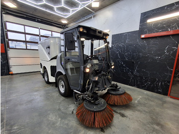 Vozilo za pometanje HAKO