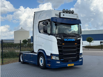 Vlačilec SCANIA S 500