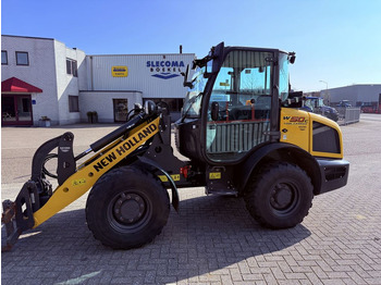Kolesni nakladalec NEW HOLLAND
