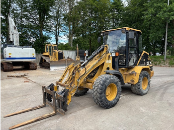 Kolesni nakladalec CATERPILLAR 908