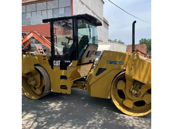 Cestni valjar CATERPILLAR