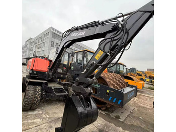 Bager na kolesih DOOSAN DX75