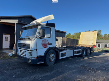 Kontejnerski tovornjak/ Tovornjak z zamenljivim tovoriščem VOLVO FM