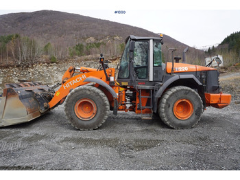 Kolesni nakladalec HITACHI ZW220