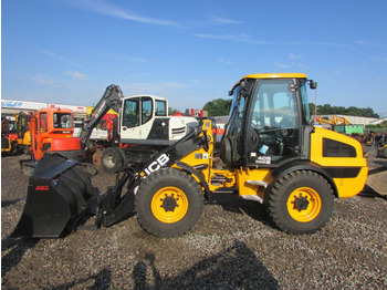 Kolesni nakladalec JCB 409