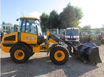 Kolesni nakladalec JCB 409