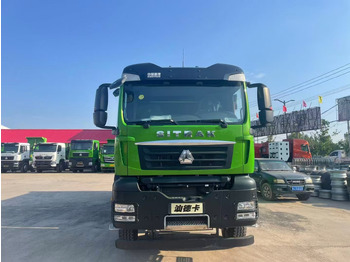 Tovornjak prekucnik za transport cementa Sinotruck: slika 3