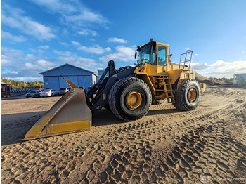 Kolesni nakladalec VOLVO L220D