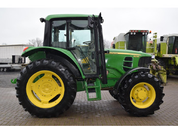 Traktor JOHN DEERE 6230