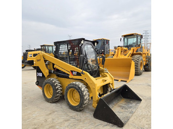 Mini nakladalec Caterpillar 246D: slika 2 Mini nakladalec Caterpillar 246D: slika 2