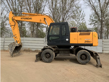 Bager na kolesih HYUNDAI R210