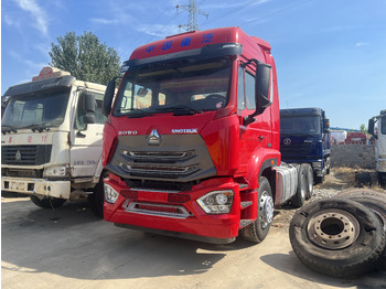 Vlačilec SINOTRUK HOWO