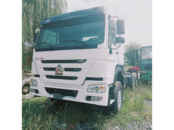 Vlačilec SINOTRUK