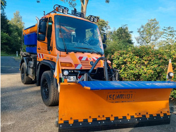 Vozilo za zimsko službo UNIMOG U400