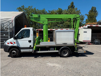 Dvižna ploščad montirana na tovornjak IVECO Daily