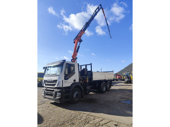 Tovornjak z dvigalom IVECO Stralis