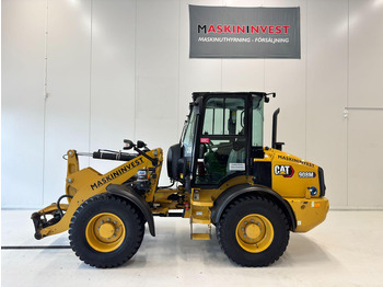 Kolesni nakladalec CATERPILLAR 908M