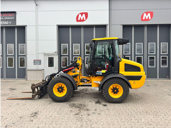 Kolesni nakladalec JCB 409