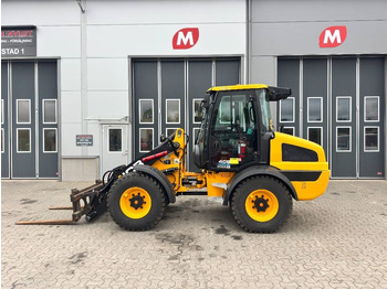 Kolesni nakladalec JCB 409