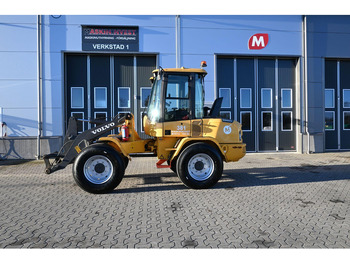 Kolesni nakladalec VOLVO L30G