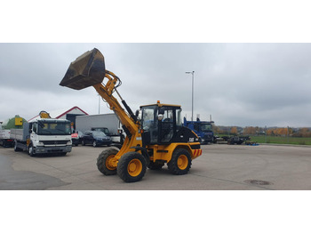 Kolesni nakladalec CATERPILLAR 908