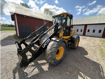 Kolesni nakladalec JCB
