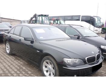 Avtomobil BMW 750: slika 1