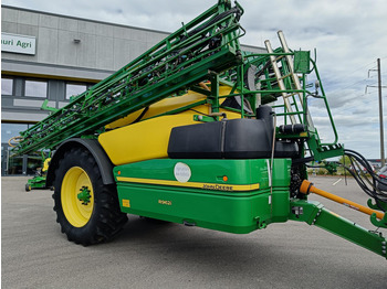 Vlečna škropilnica JOHN DEERE