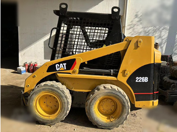Mini nakladalec CATERPILLAR 226B